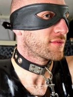 Voorbeeld: Augenmaske aus weichem Leder